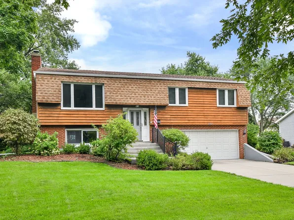 2287 Durham Dr, Wheaton, IL 60189