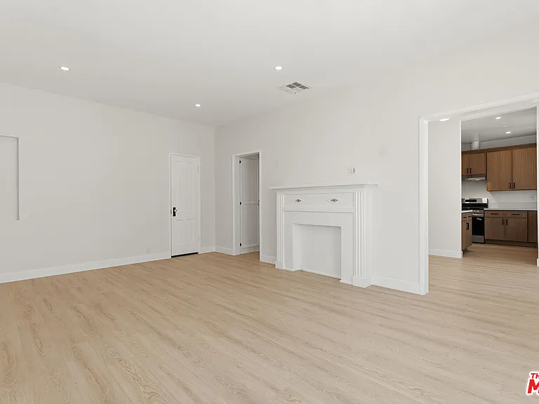 833 1/4 N Alfred St — Photo 3