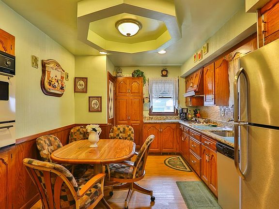 4th image of 5520 Northcote Ave