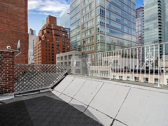 5th image of 312 E 51st St APT 4A