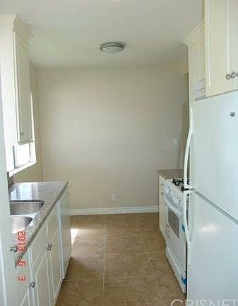 2nd image of 5353 Canoga Ave #5