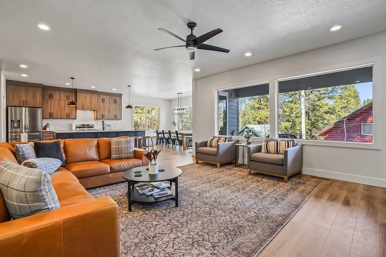 5 bed, 3.0 bath, 3498 sqft, $13,211 — Photo 2