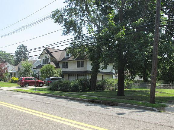 3rd image of 39-24 Morlot Ave