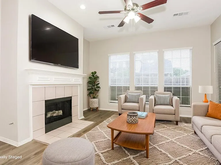4617 Seneca Dr — Photo 3