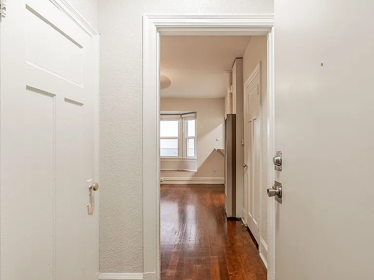 Carolina Court — Photo 11