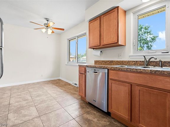 4th image of 5928 Sweet Birch Dr