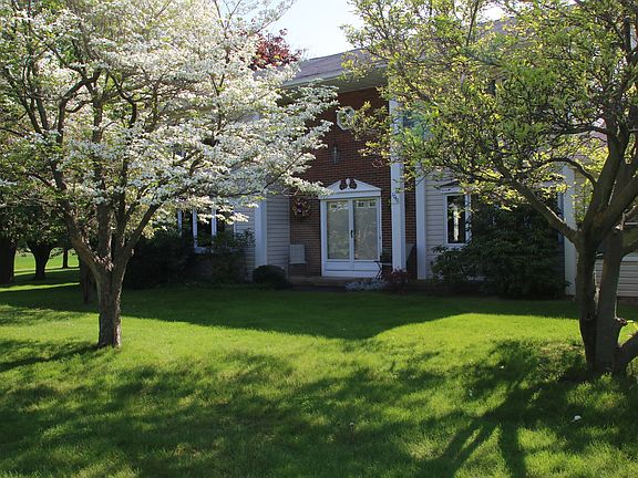 2nd image of 1740 Gloria Dr