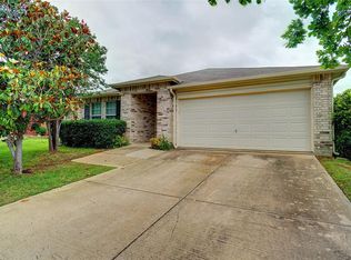5925 Lost Pony Dr, Denton, TX 76210