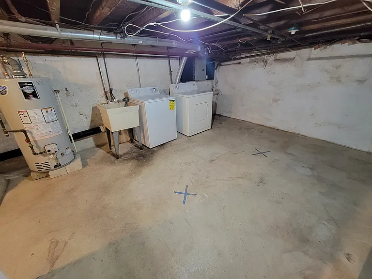 947 Tree St — Photo 14