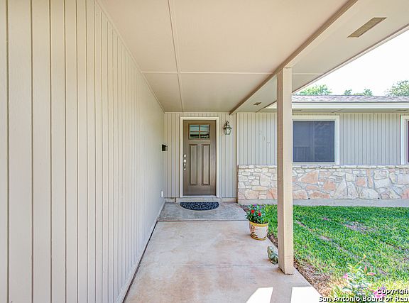 2nd image of 217 Valley Oak Dr