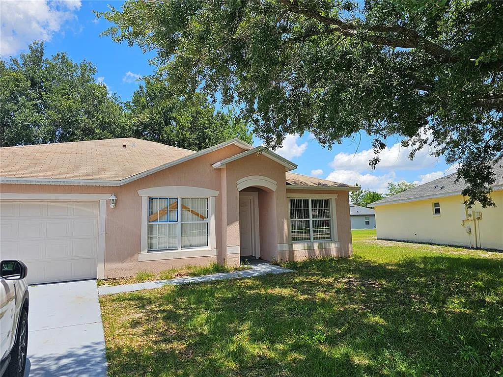 3 bed, 2.0 bath, 2052 sqft, $1,800 — Photo 3