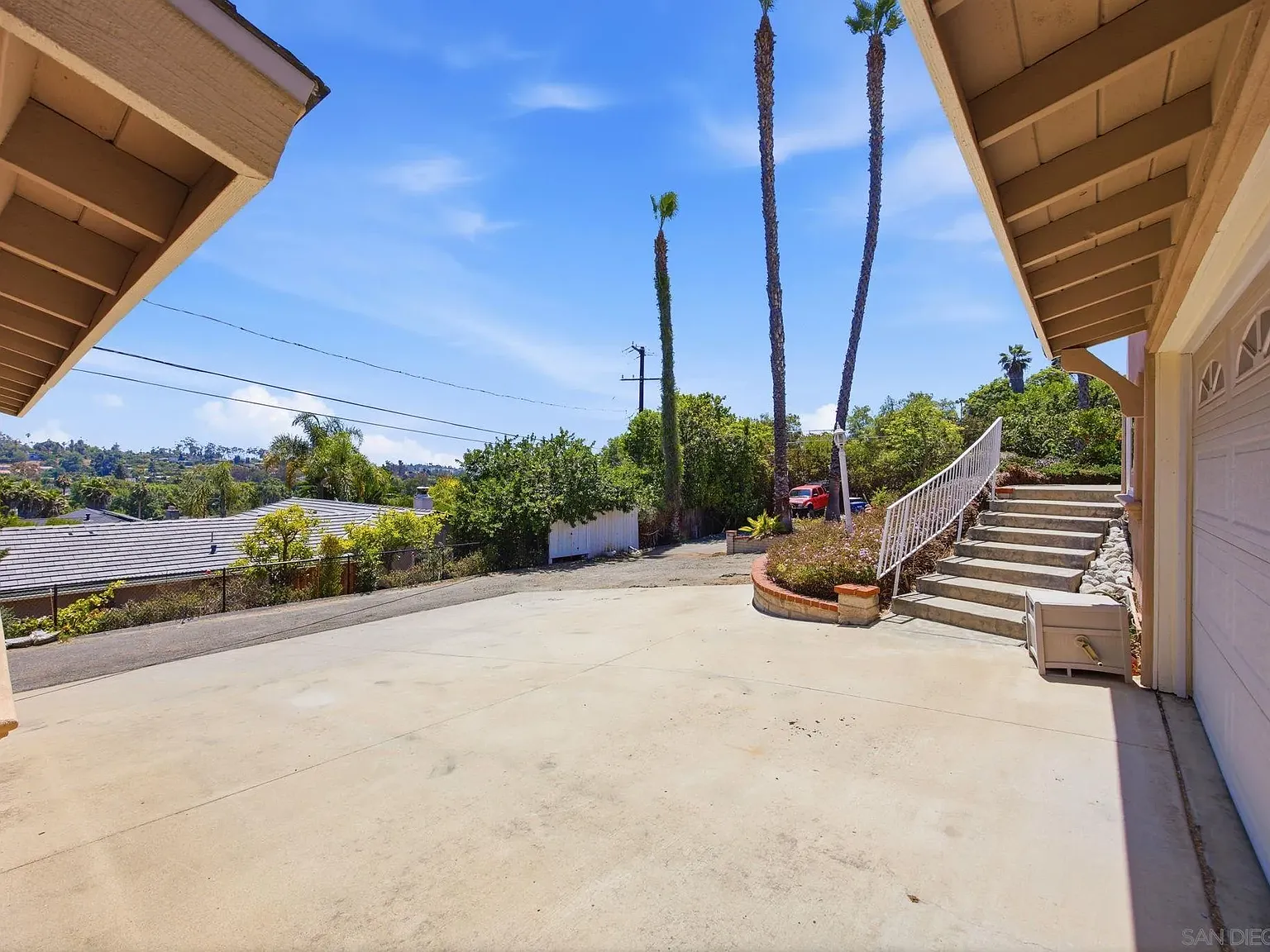 5 bed, 3.0 bath, 3382 sqft, $5,900 — Photo 4
