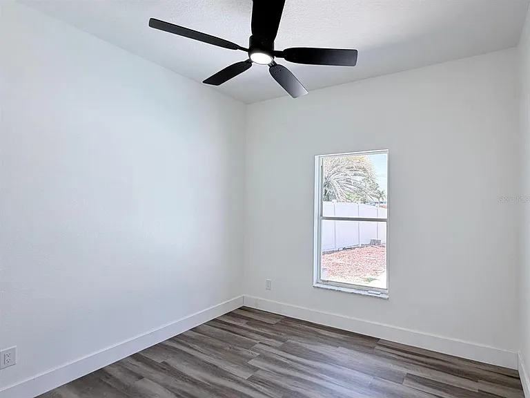 906 Berwick Dr — Photo 27