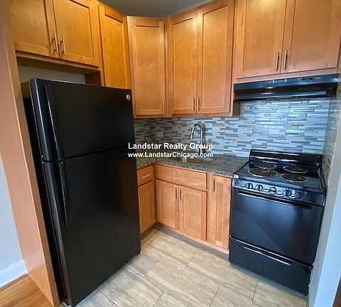 2nd image of 1023 Argyle Pl #303