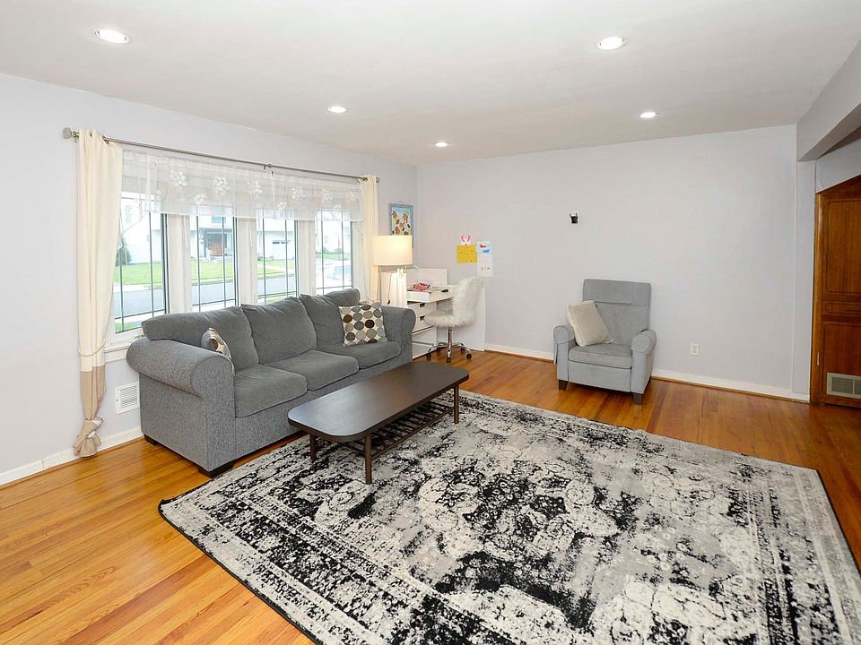 1st image of 36-10 Lenox Dr #1X
