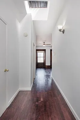 Rented by Perry Associates NYC Inc | media 4