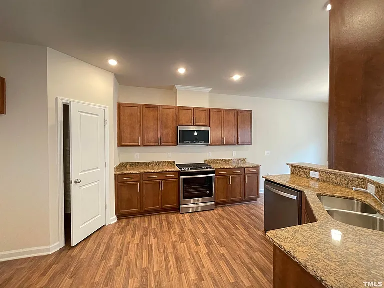 1230 Gemfor St — Photo 5