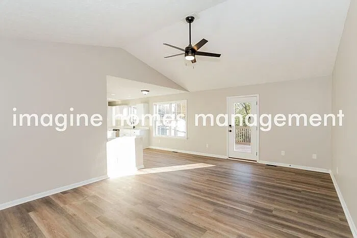3 bed, 2.0 bath, 1332 sqft, $2,195 — Photo 4