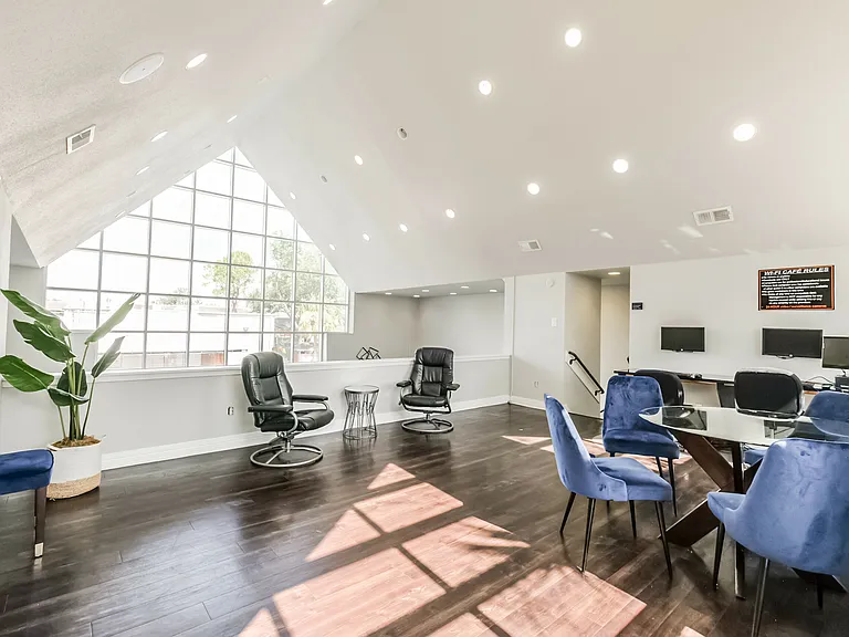 Turtle Pointe Apartments — Photo 30