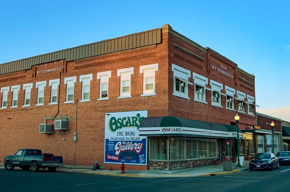 107 E Main St