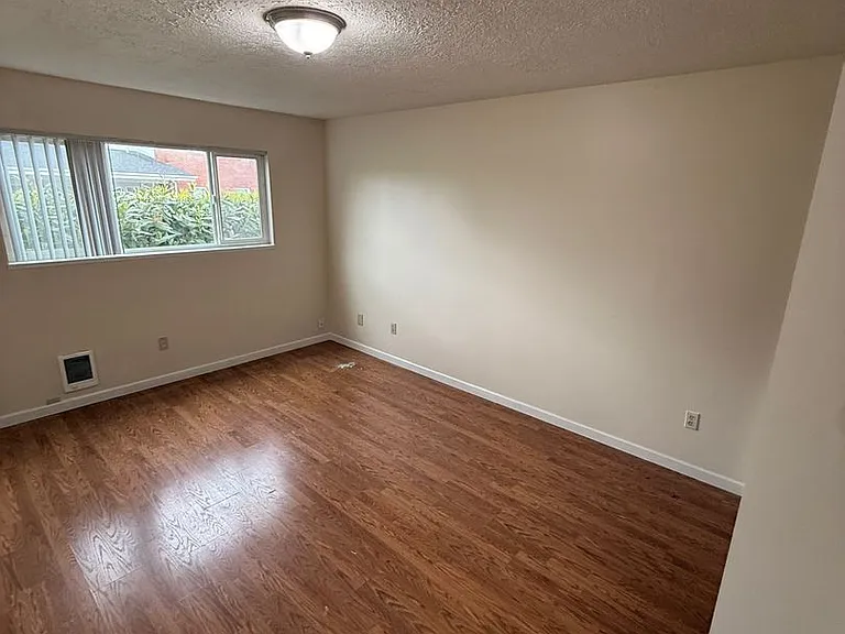 4202-4224 SE 58th Ave — Photo 10