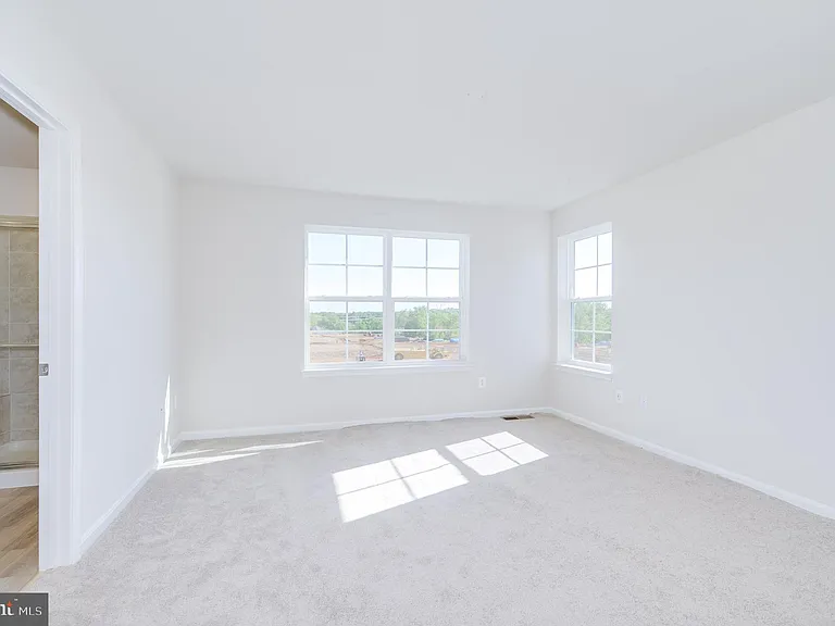 450 Seeback Dr — Photo 23