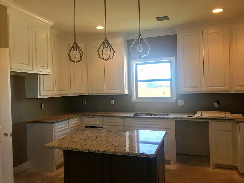 2nd image of 111 Link Dr