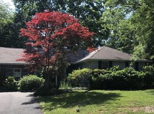 27 Dorian Rd, Metuchen, NJ 08840