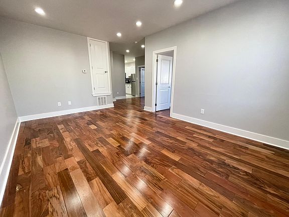 3rd image of 4900 Pine St APT 5