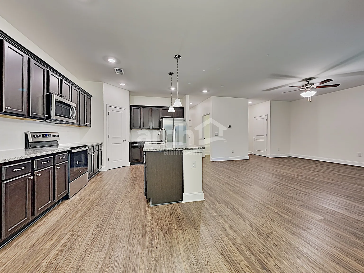5 bed, 3.0 bath, 2372 sqft, $2,795 — Photo 3