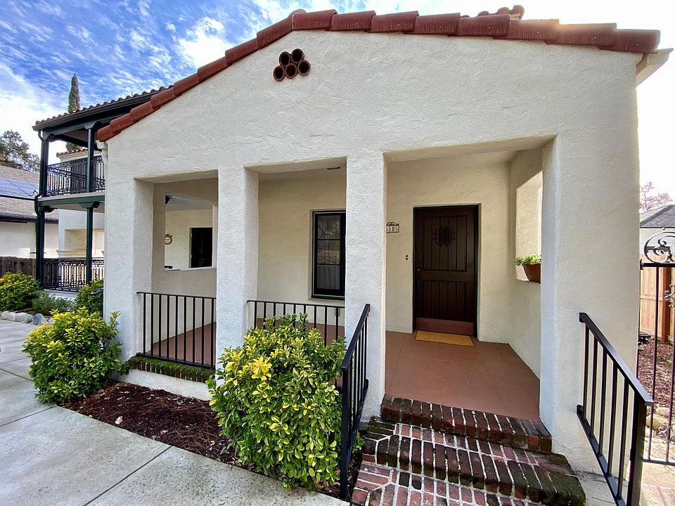 Guest House front porch & front door