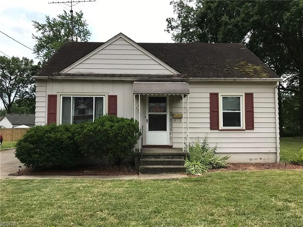 1541 Bradford St NW photo 1