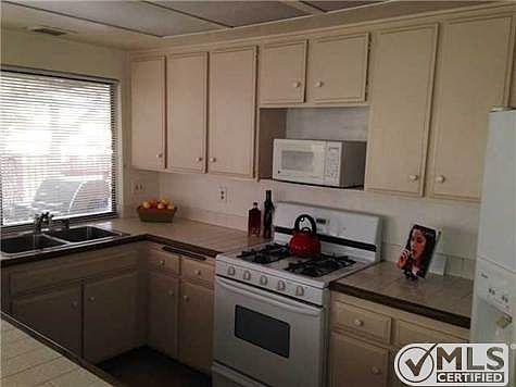 3rd image of 419 Borden Cir