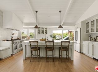18829 Sylvan St, Reseda, CA 91335