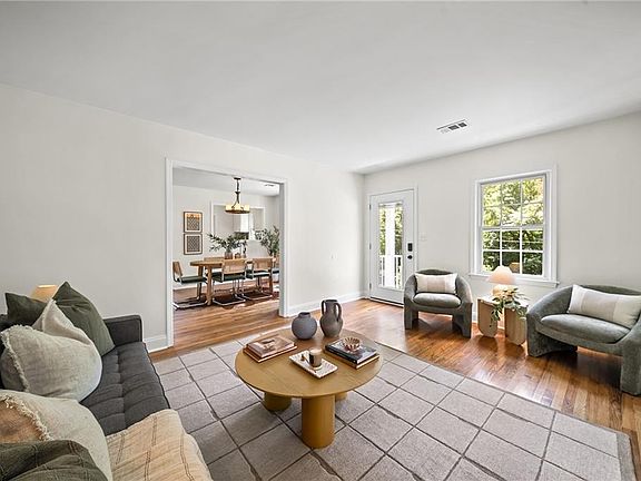 4th image of 1416 Deerwood Dr