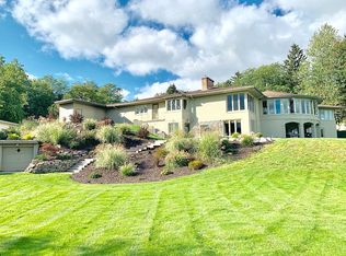 2002 Robinson Rd SE, East Grand Rapids, MI 49506