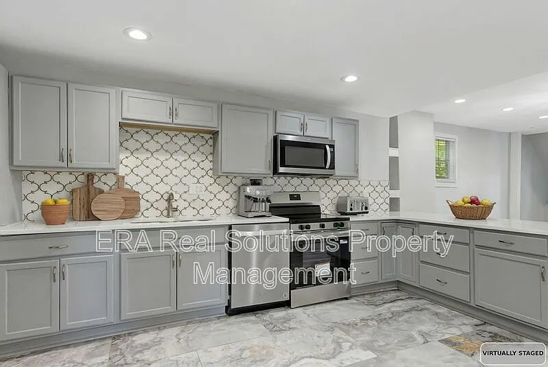 3 bed, 2.0 bath, 1724 sqft, $2,500 — Photo 3