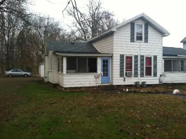 606 Spruce St, Dowagiac, MI 49047