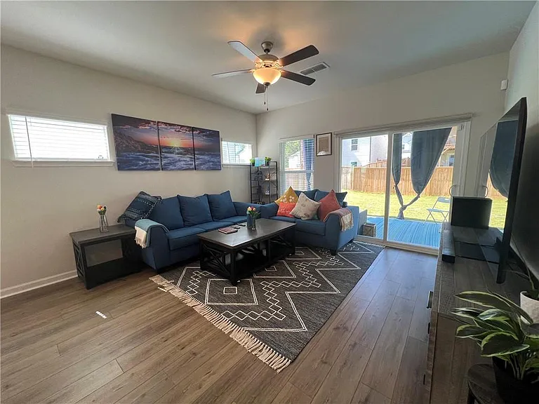 242 Wells Cir — Photo 8