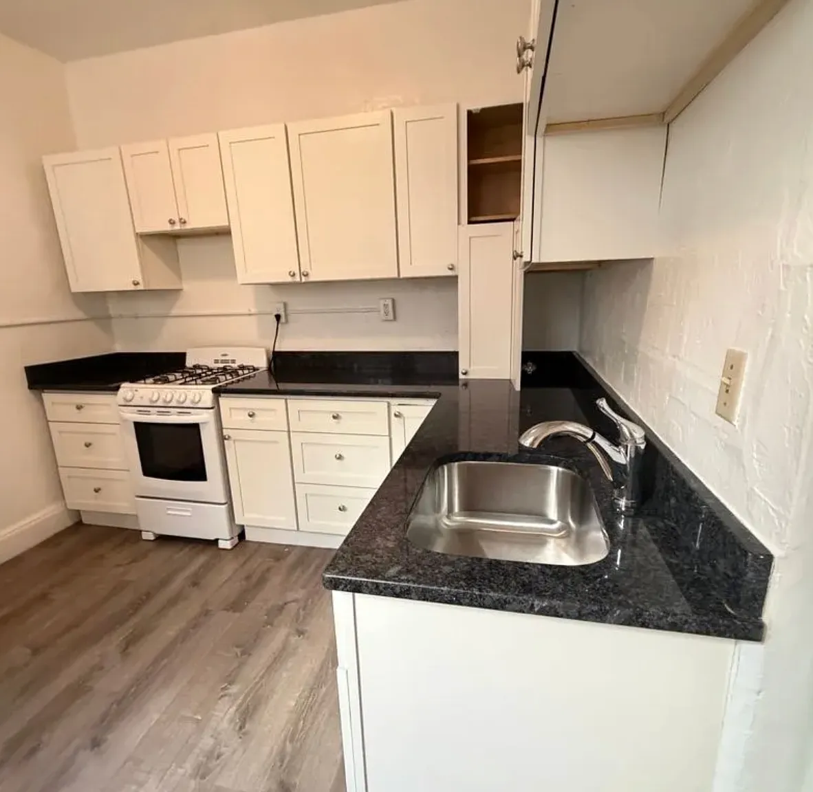 1 bed, 659 sqft, $2,200 — Photo 2