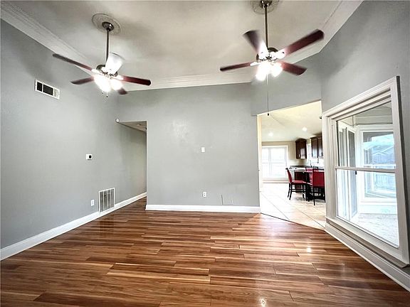 3rd image of 44 Imogene St