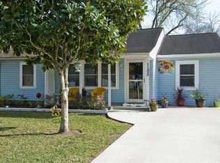 1100 Robinhood Ln, Angleton, TX 77515