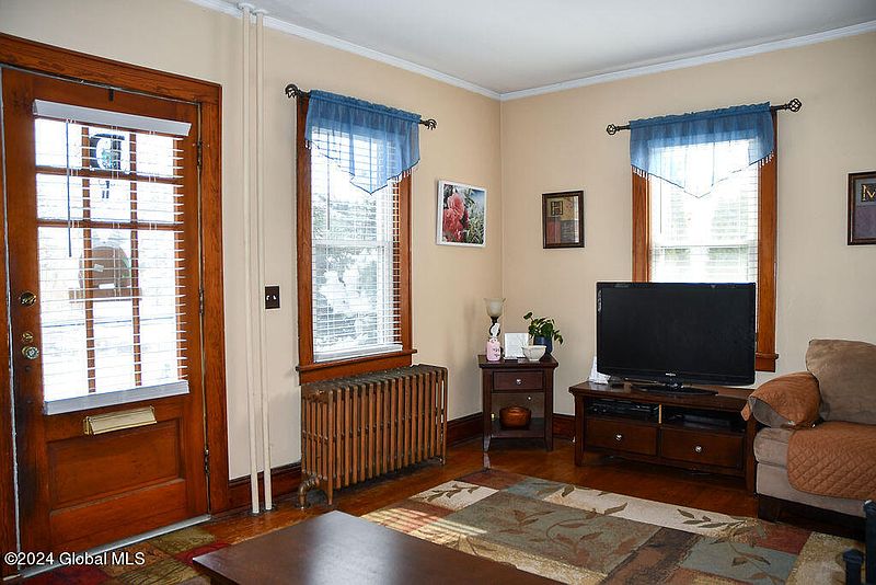 3rd image of 37 Clifford Road