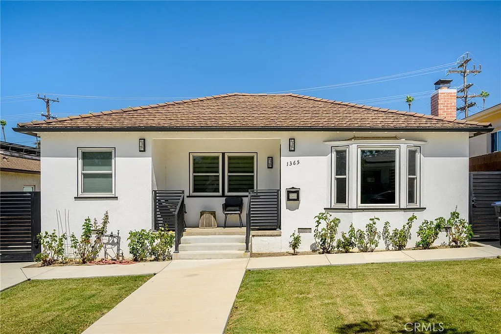 2 bed, 1.5 bath, 1386 sqft, $6,000 — Photo 2