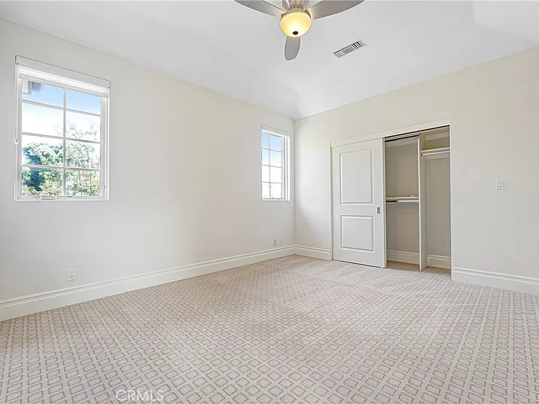 1714 W Oak St — Photo 34