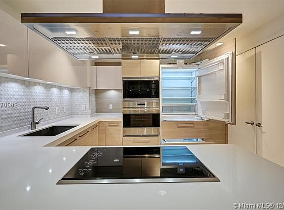 2nd image of 17301 Biscayne Blvd APT 1708