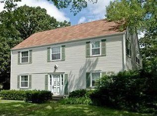 528 Rockland Rd, Crystal Lake, IL 60014