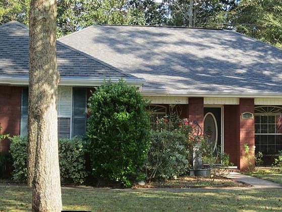 2nd image of 422 Dumoine Dr