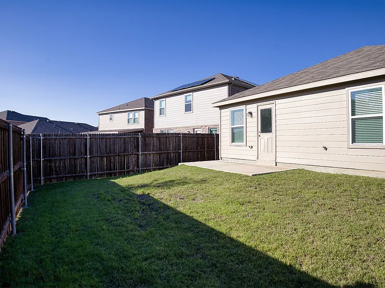 605 Grenada Lake Dr — Photo 43