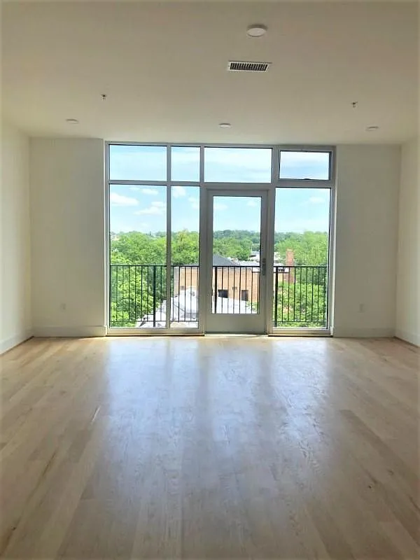 2 bed, 1040 sqft, $3,130 — Photo 1